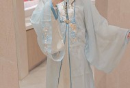 如何看待一些男生喜欢穿女装（包括女装汉服、JK、洛丽塔、cos）甚至穿着出门的现象？