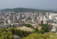 为什么日本动画从其他城市到东京的人，都会刻画成土包子一样的感觉？