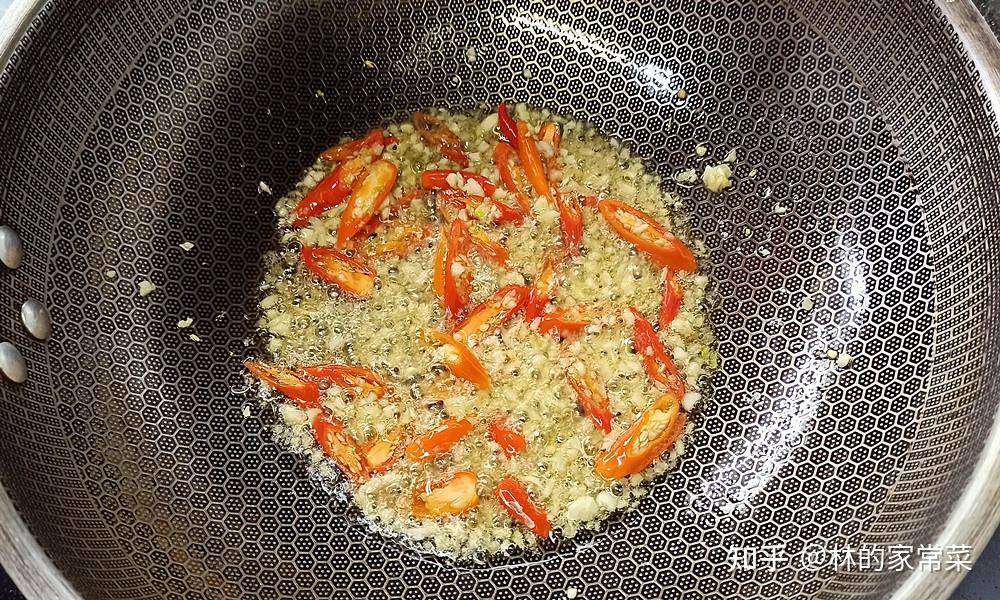 皮蛋除了可以做凉拌菜，还有擂辣椒皮蛋有没有什么其他不一样的做法？  第6张