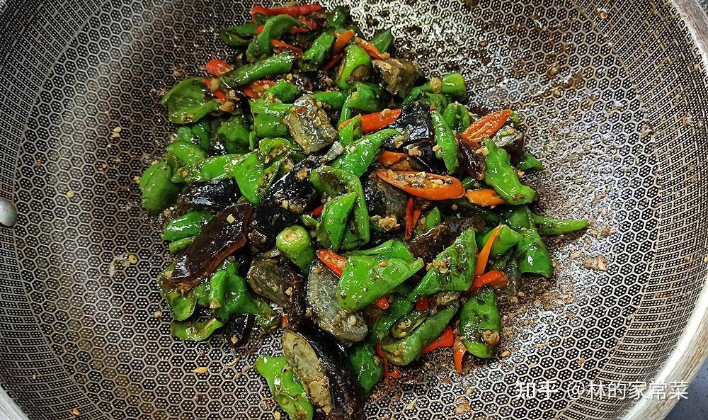 皮蛋除了可以做凉拌菜，还有擂辣椒皮蛋有没有什么其他不一样的做法？  第8张