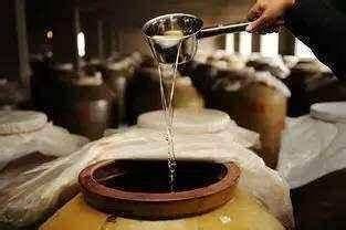 参与回答赢千元老董酒好礼｜所有白酒都是越陈越好吗？不同香型的陈年白酒有什么区别？  第2张