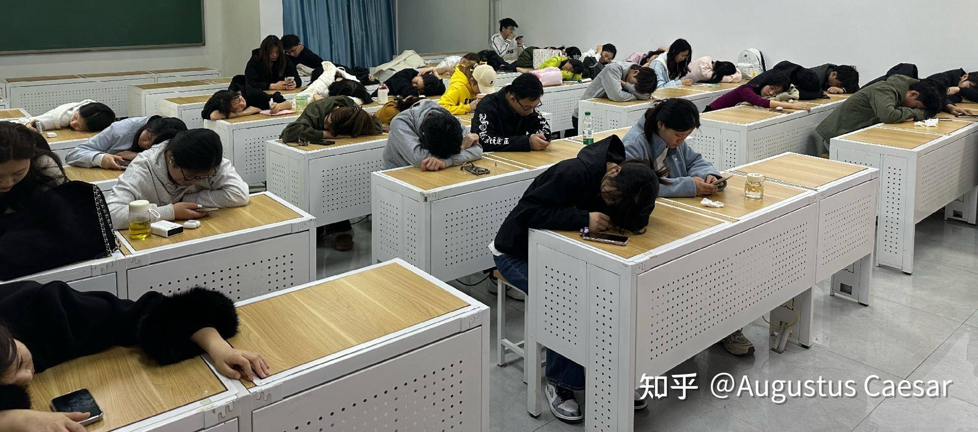 大学老师看到下面的学生几乎没人听课，会难受吗？  第1张