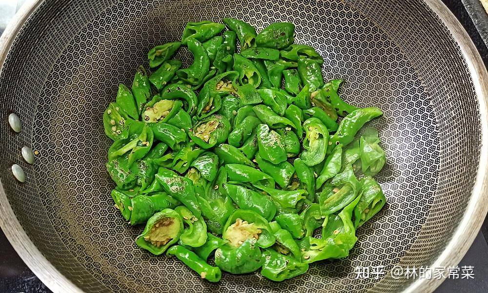 皮蛋除了可以做凉拌菜，还有擂辣椒皮蛋有没有什么其他不一样的做法？  第5张