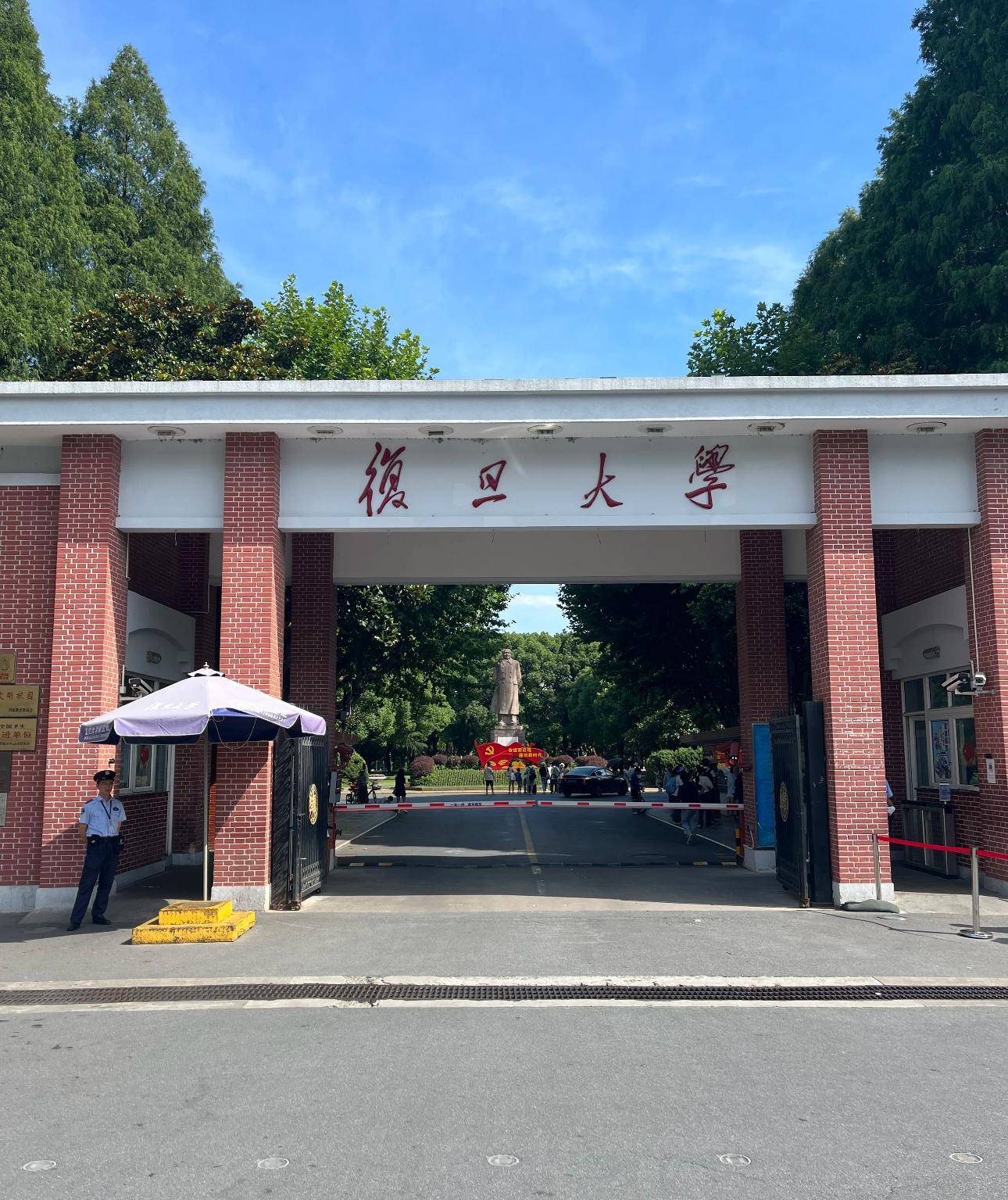 家里资产两个亿多点 现在高一不想上学了 目前已经家里蹲了 但父母已经为我铺了条路 有没有人给点建议?  第1张