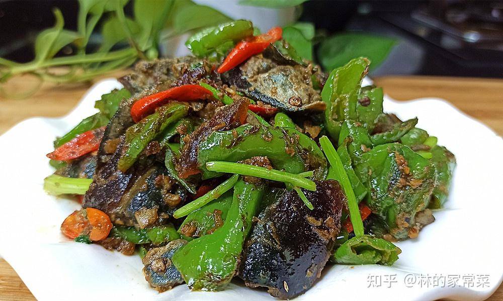 皮蛋除了可以做凉拌菜，还有擂辣椒皮蛋有没有什么其他不一样的做法？  第1张